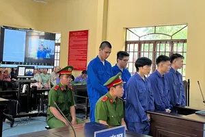 Xét xử nhóm bị cáo thu tiền bảo kê tại chợ Bình Điền