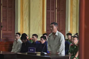 Tuyên án sơ thẩm lần 2 vụ cựu cán bộ chống buôn lậu đi buôn lậu