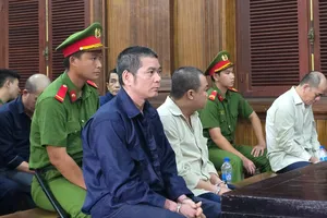 Bị cáo cầm đầu đường dây sản xuất, buôn bán thuốc giả lãnh 16 năm 6 tháng tù