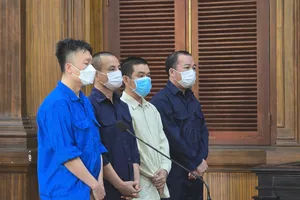 Cựu cán bộ hải quan lãnh 3 năm tù vì tiếp tay cho cựu cán bộ chống buôn lậu đi buôn lậu