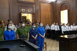 Vụ Hoài DJ mua bán ma túy 'nước vui': Chủ tọa sẽ kiến nghị về cách đặt câu hỏi của 1 luật sư