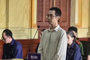 Chiếm đoạt 5,2 tỉ của ngân hàng để thanh toán đơn hàng trên sàn thương mại điện tử