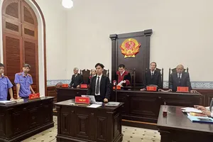 Bị chia tay, mang súng đến nhà người yêu cũ bắn tình địch 