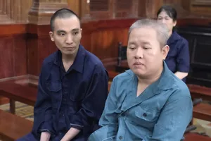 Tiếp viên nữ Karaoke Ruby viết 'giấy phép xin ra ngoài' để bán dâm