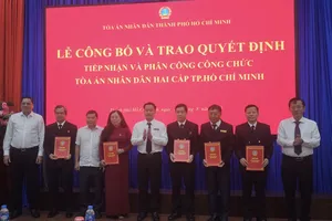 TAND hai cấp TP.HCM tiếp nhận 30 công chức từ Tòa phúc thẩm TAND Tối cao