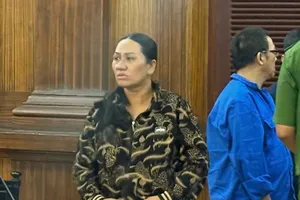 Người phụ nữ lang thang được thuê đóng giả chủ nhà để tham gia vụ lừa đảo