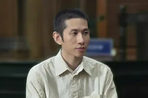 Bịt mắt nhận quà, nam thanh niên bị người tình đồng tính truy sát