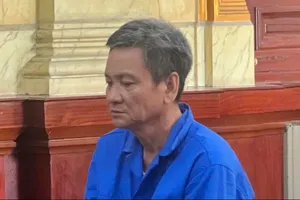 Người đàn ông đánh 2 phụ nữ chỉ vì mâu thuẫn bán tạp hóa