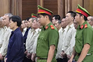 Cựu cán bộ hải quan tiếp tay cho buôn lậu 1,7 triệu lít dầu