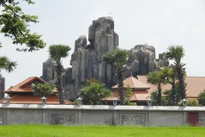 Kiểm điểm hàng loạt cán bộ vụ 'Núi mọc giữa đồng'