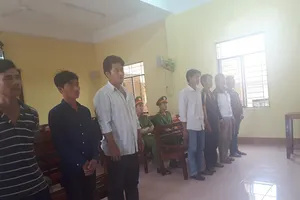 Cà Mau: 9 ngư dân hầu tòa vì... ăn trộm