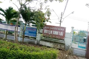 1 cán bộ nghi tự tử bằng dao tại trụ sở