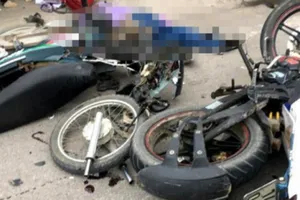 2 xe máy đấu đầu, 3 người tử vong tại chỗ