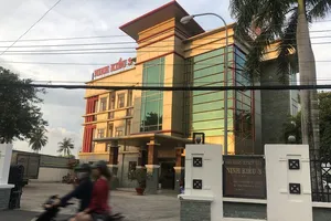 Bị kiểm tra trong khách sạn, thanh niên nhảy lầu tử vong