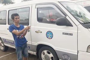 Hi hữu: Vào bến xe Cà Mau trộm ô tô đi bán