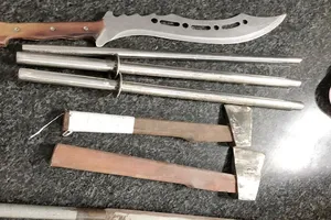 Giải tán 2 nhóm thiếu niên ở Cà Mau hỗn chiến bằng búa