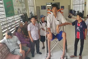 Người cao 2,5 m ở Cà Mau tiếp tục cao thêm 5 phân