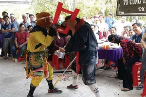 Cử tri Cà Mau phản đối múa tề thiên trong đám tang