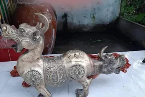 Thông tin thêm về tượng quái thú 2 đầu vớt từ biển Cà Mau 