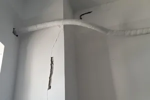 Bệnh viện 370 tỉ đồng mới 3 năm đã nứt nhiều nơi