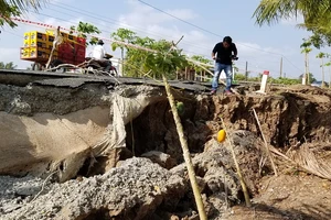 Lập tổ điều tra sự cố đường trăm tỉ vừa bàn giao đã sụt lún