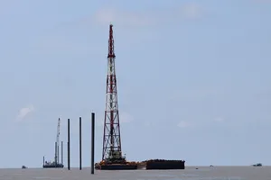 Dời 4 trụ điện gió ở Cà Mau để bảo đảm an toàn cho ngư dân