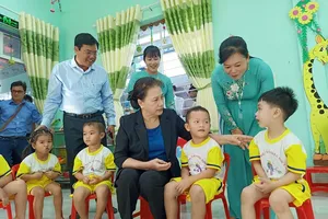 Chủ tịch Quốc hội thăm vùng căn cứ Tân Hưng, Cà Mau