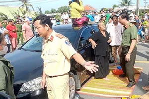 Tạm giữ người dùng ô tô chặn quốc lộ 1A ở Bạc Liêu