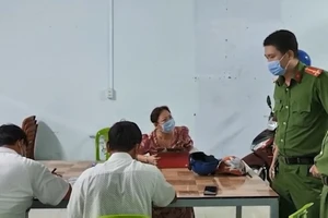 Cà Mau: 6 người nhậu cùng bàn bị lập biên bản 