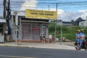 Cùng nới lỏng giãn cách, Bạc Liêu được hớt tóc, Cà Mau không