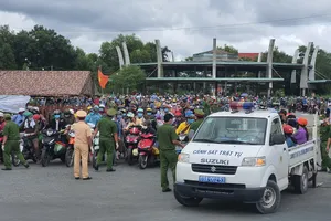 Trong 2 ngày có hơn 6.000 người đổ về, Cà Mau dừng nới lỏng giãn cách