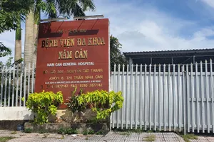 Bệnh viện Năm Căn Cà Mau sẽ thu hồi quyết định đuổi việc 2 bác sĩ