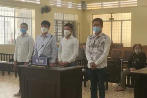 Vụ chém người trong đêm: Nghi vấn băng nhóm tìm 3 người đi bộ để chém