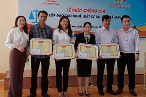 Cà Mau có thêm 57 người được cấp chứng chỉ nghề luật sư