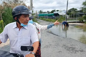 Nhiều ổ gà rộng đến 6m trên đường Tôn Đức Thắng, TP Cà Mau