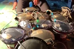 Cà Mau phát hiện 1 tàu câu mực chứa 10 định vị của tàu cá khác