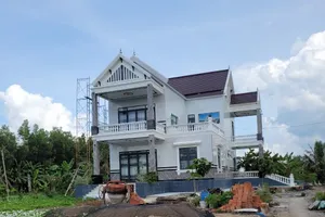 Một biệt thự xây trái luật trên đất lâm nghiệp ở Cà Mau