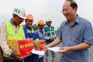 Bí thư tỉnh Cà Mau kiểm tra, đôn đốc tiến độ cao tốc Bắc - Nam