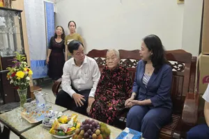 Phó Chủ tịch nước Võ Thị Ánh Xuân thăm gia đình chính sách tại Cà Mau