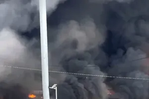 Cà Mau: Chồng chém vợ rồi đốt nhà, cháy lan ra chợ Thanh Tùng