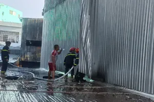 Cà Mau: Cháy nhà ở Năm Căn, lửa lan sang chi nhánh của một ngân hàng