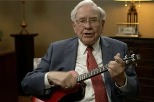 Tỉ phú Warren Buffett vẫn duy trì thói quen chơi đàn ukelele gần như mỗi ngày
