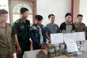 Chặn đứng đường dây chở 97 bánh heroin sang Việt Nam