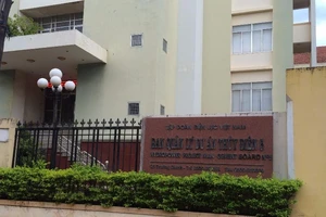 Để thất thoát tiền bồi thường, 2 cán bộ bị bắt