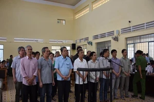 Án cao nhất 16 năm tù cho nhóm lừa 1.000 tỉ ở Cà Mau