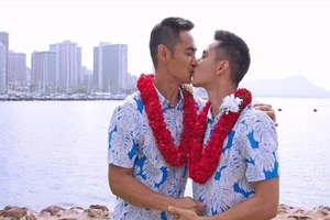 'Hot boy nổi loạn' Hồ Vĩnh Khoa cưới bạn trai đồng tính