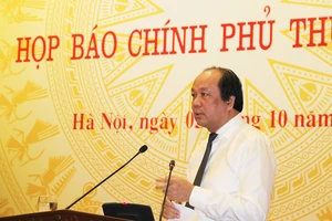 Đang họp báo Chính phủ