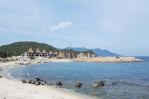 Phạt 105 triệu đồng chủ dự án lấp lấn vịnh Nha Trang