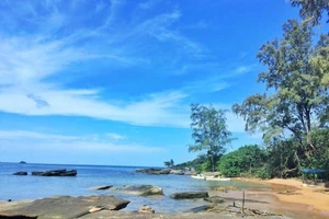 Phú Quốc hơn 4.000 du khách mắc kẹt do bão số 16