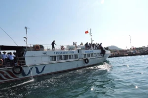 Vượt sóng lớn đưa thai phụ vào đất liền cấp cứu